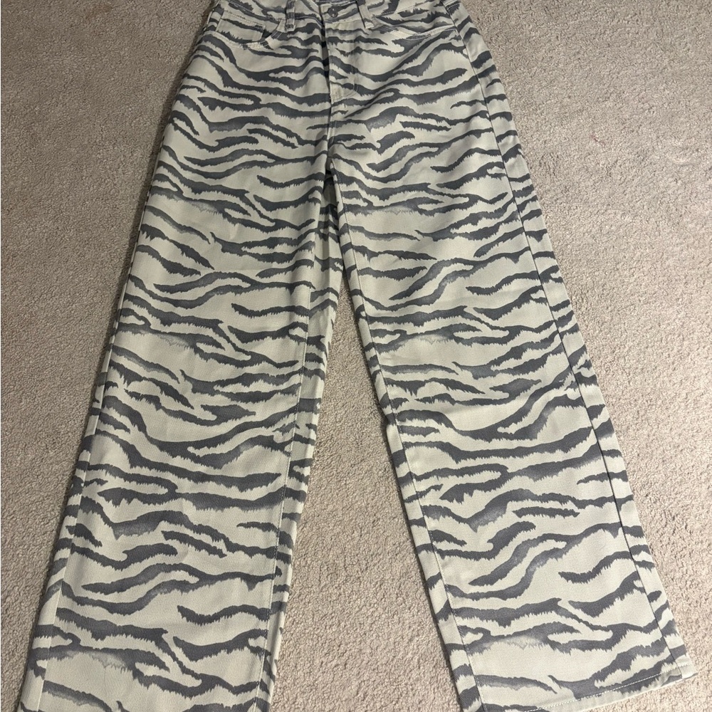 Missguided Beige and Gray Patterned Pants